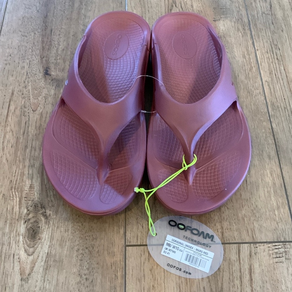 Oofos ooriginal unisex mars red sandals M8 /W10